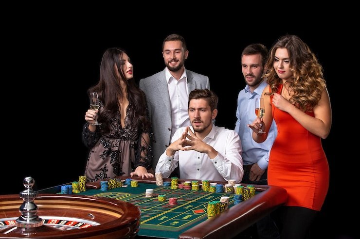 Live dealer mengawasi permainan Tembak Ikan